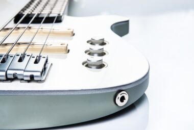 how to play bass guitar